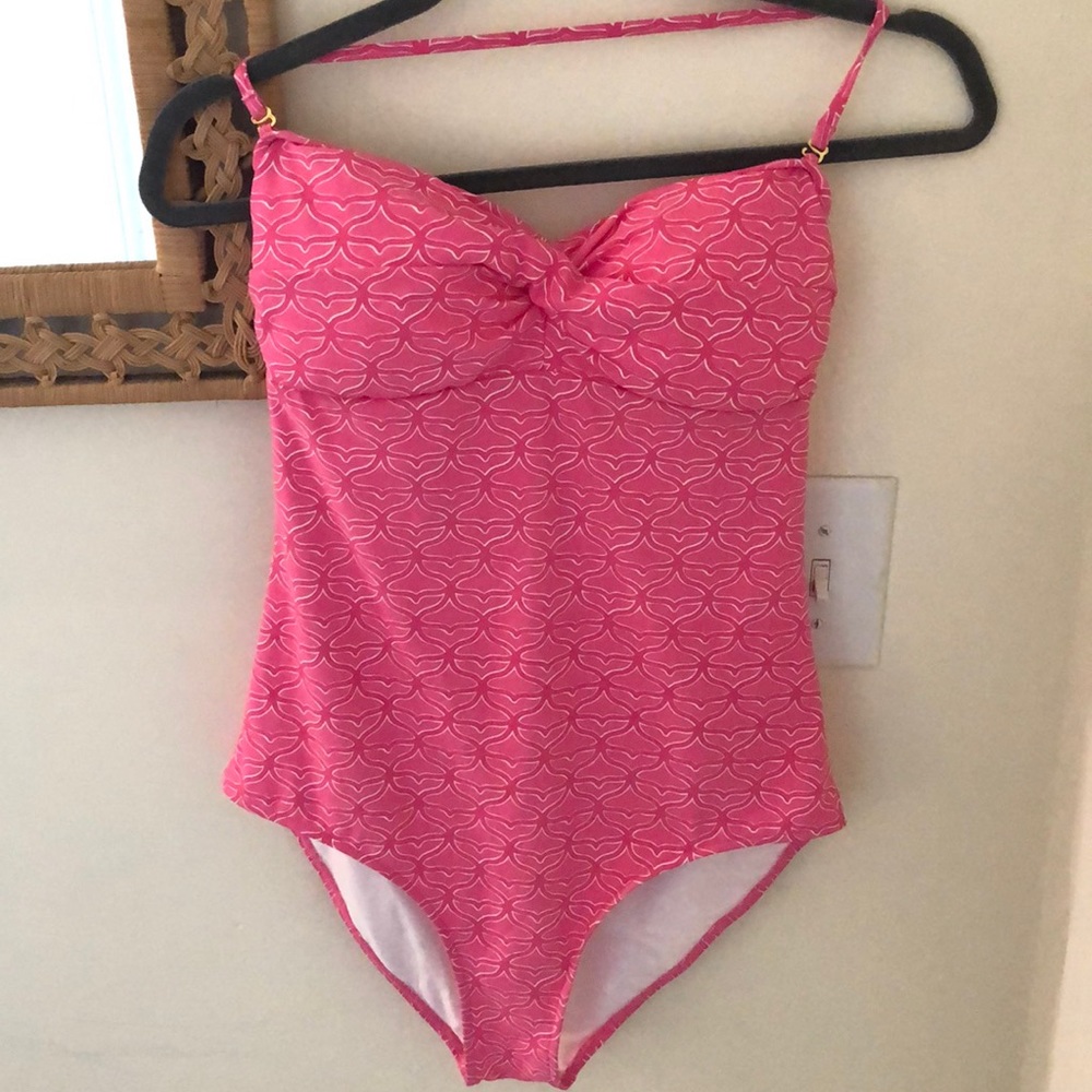 Vineyard Vines swimsuit size medium